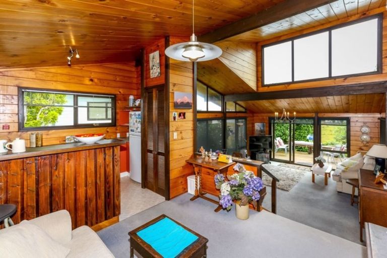 Photo of property in 18 Saint Ives Grove, Whalers Gate, New Plymouth, 4310