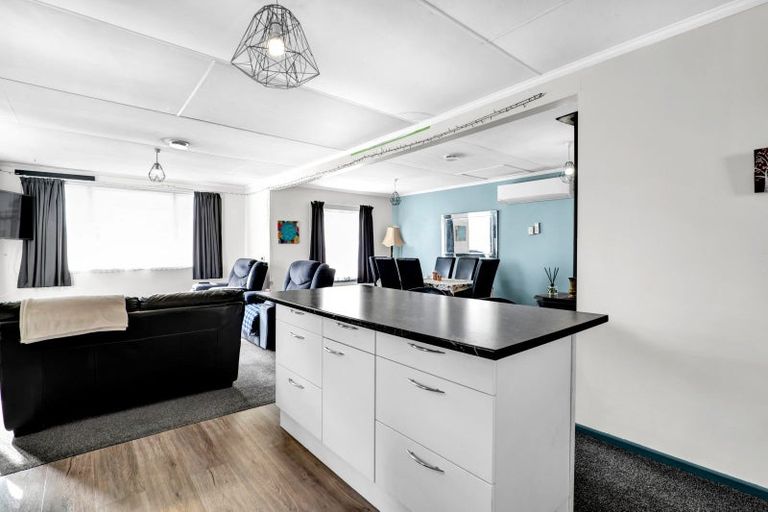 Photo of property in 6 London Street, Eltham, 4322