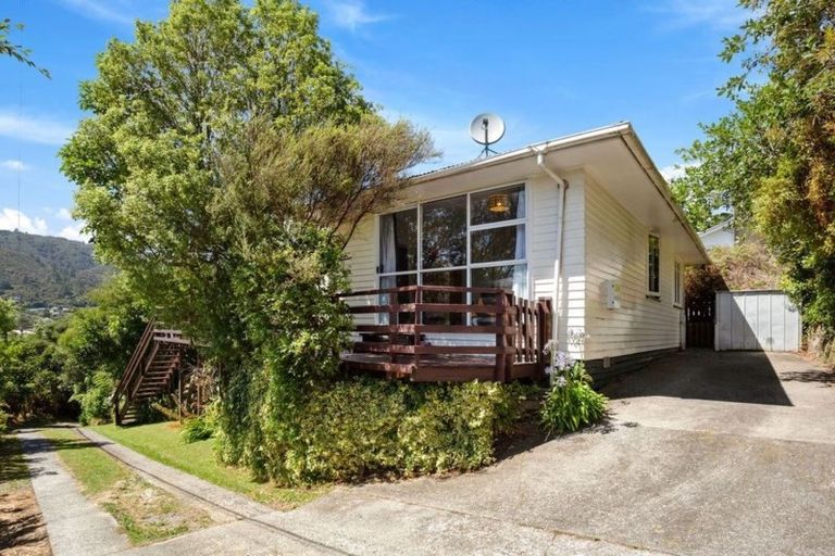 Photo of property in 32a Kopara Grove, Stokes Valley, Lower Hutt, 5019