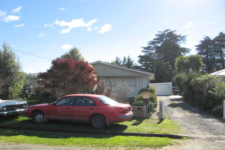 Photo of property in 16 Consitt Street, Takapau, 4203