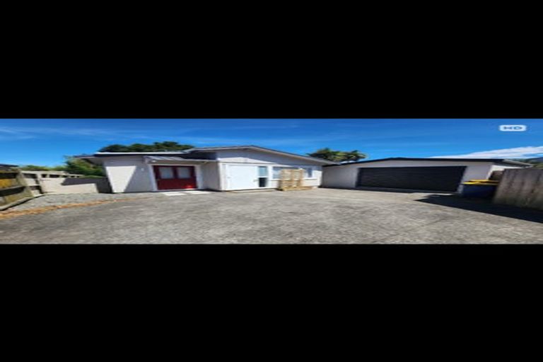 Photo of property in 2/228 East Coast Road, Forrest Hill, Auckland, 0620