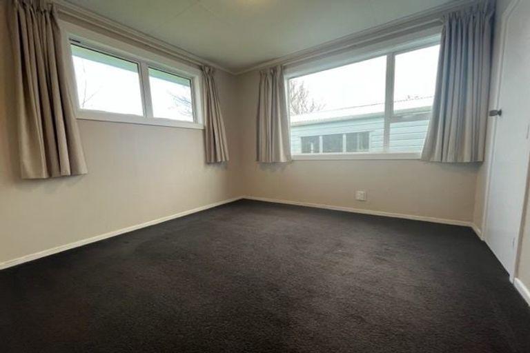 Photo of property in 12 Ponderosa Grove, Maoribank, Upper Hutt, 5018