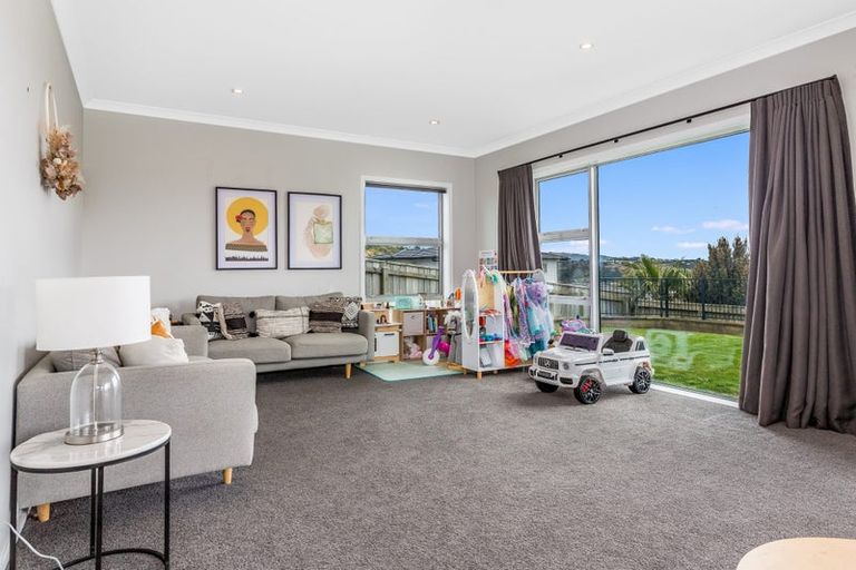 Photo of property in 105 Endeavour Drive, Whitby, Porirua, 5024