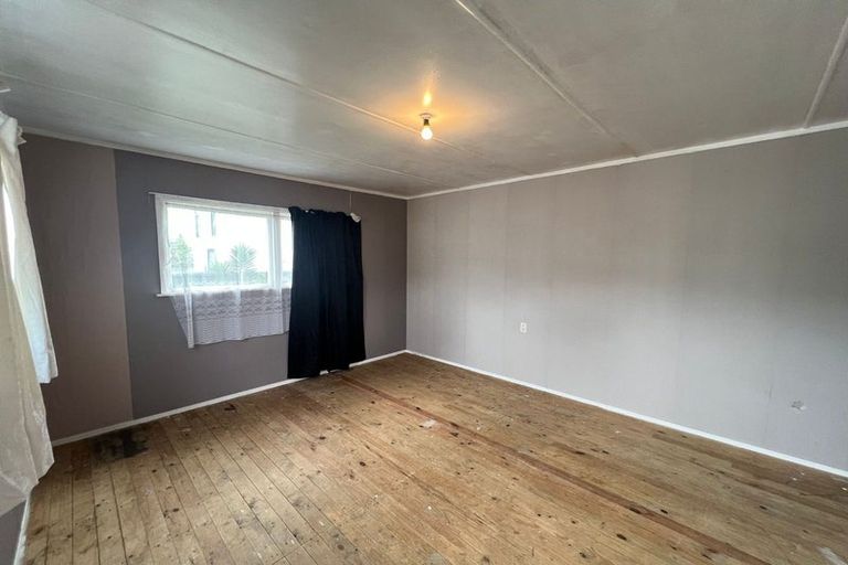 Photo of property in 31 Essex Street, Te Atatu South, Auckland, 0610