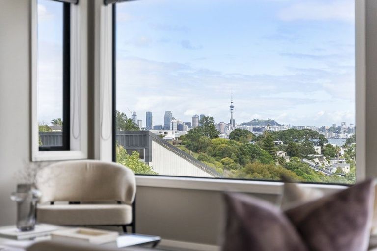 Photo of property in 99 Exmouth Road, Northcote, Auckland, 0627