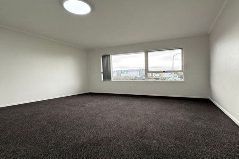 Photo of property in 16 Gloaming Place, Conifer Grove, Takanini, 2112