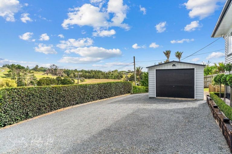 Photo of property in 16 Whaka Street, Maungaturoto, 0520