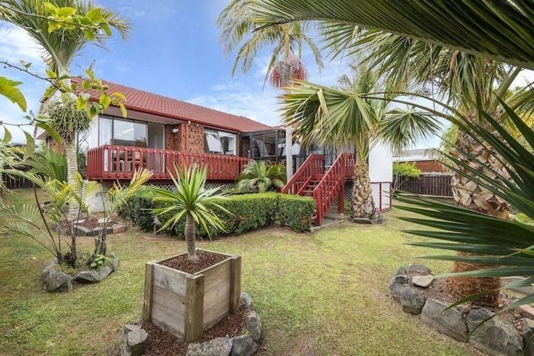 Photo of property in 32 Venus Place, Half Moon Bay, Auckland, 2012