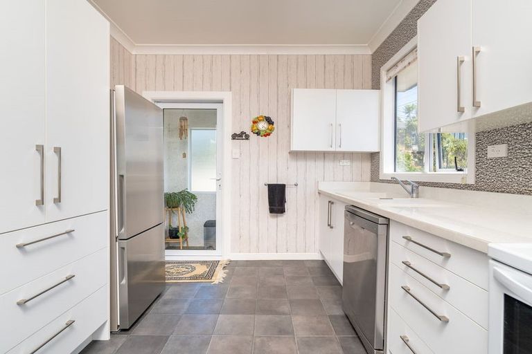 Photo of property in 63 Easther Crescent, Kew, Dunedin, 9012