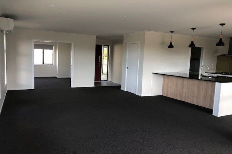 Photo of property in 8 Tapuhikura Street, Waikanae, 5036