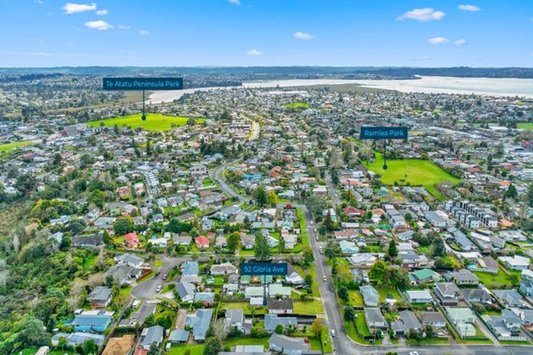 Photo of property in 92 Gloria Avenue, Te Atatu Peninsula, Auckland, 0610