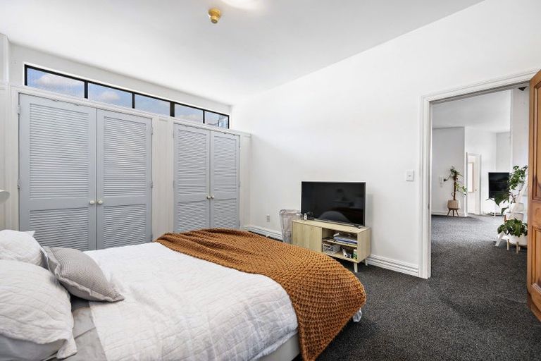 Photo of property in Endeavour Apartments, 11/125 Thorndon Quay, Pipitea, Wellington, 6011