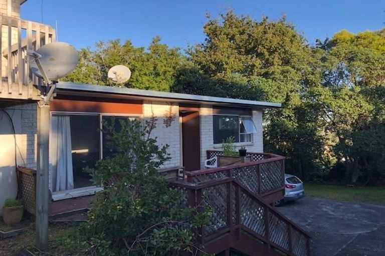 Photo of property in 2/62 Carlisle Road, Browns Bay, Auckland, 0630