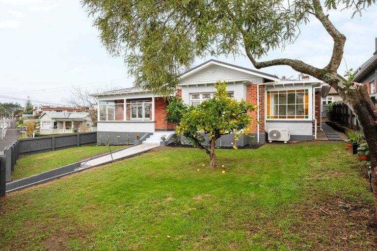 Photo of property in 8 Pembroke Lane, Hamilton Lake, Hamilton, 3204