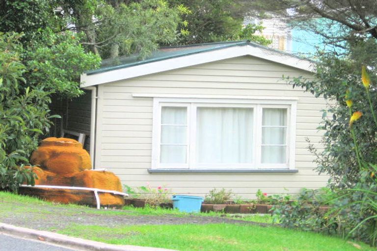 Photo of property in 2 Pohutukawa Avenue, Red Beach, 0932