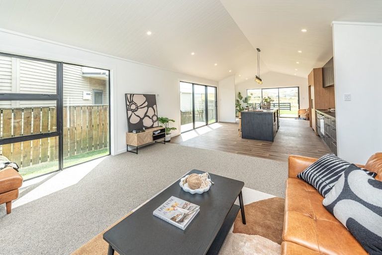 Photo of property in 16 Coleman Avenue, Waverley, 4591