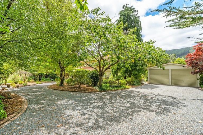 Photo of property in 32 Crowther Road, Wainuiomata, 5373