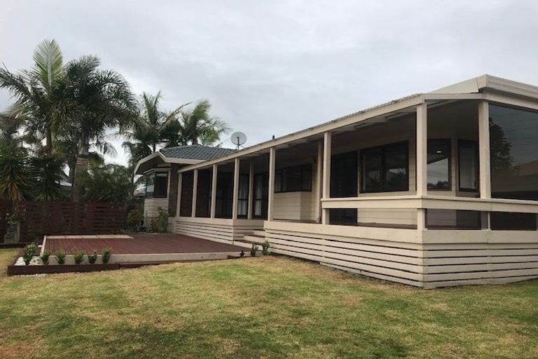 Photo of property in 6 Jim Rhind Place, Pahurehure, Papakura, 2113