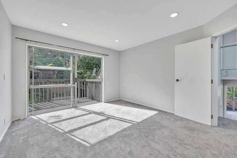 Photo of property in 2/33 Penguin Drive, Murrays Bay, Auckland, 0630