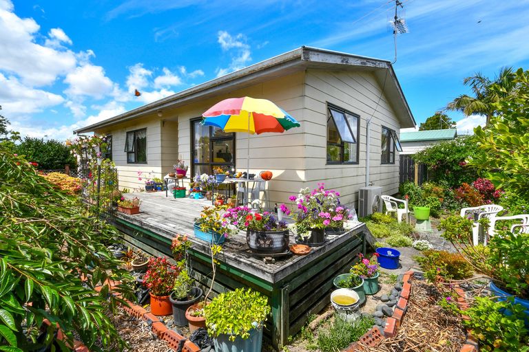 Photo of property in 1/94 Roberts Road, Te Atatu South, Auckland, 0610