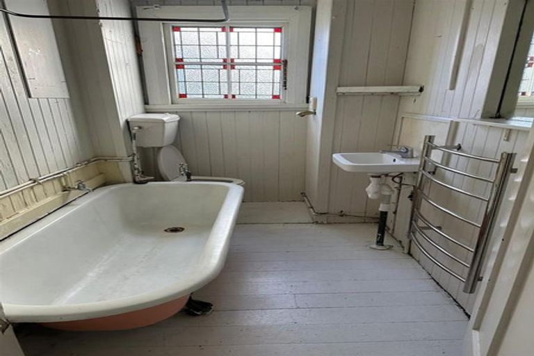 Photo of property in 15 Queens Parade, Devonport, Auckland, 0624