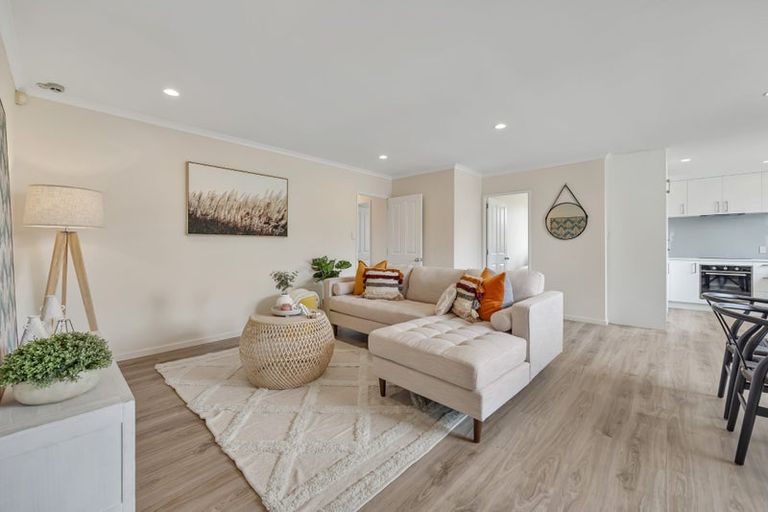 Photo of property in 23 Piriti Place, Weymouth, Auckland, 2103