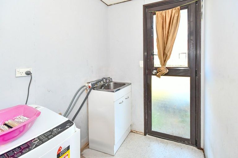 Photo of property in 1/3 Barneys Farm Road, Clendon Park, Auckland, 2103