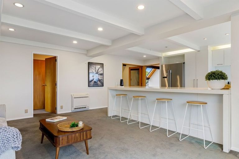 Photo of property in 5 Drayton Drive, Mount Pleasant, Christchurch, 8081