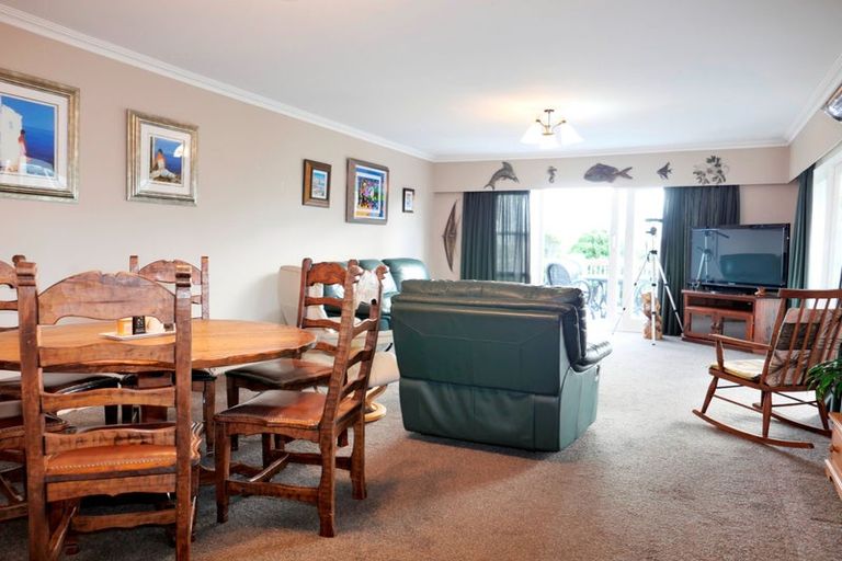 Photo of property in 75 Seaview Road, Paraparaumu Beach, Paraparaumu, 5032