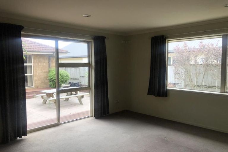 Photo of property in 2 Somerton Drive, Huntington, Hamilton, 3210