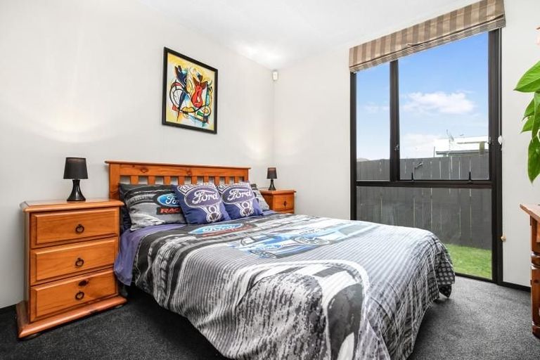 Photo of property in 2/88d Kelvin Road, Papakura, 2110