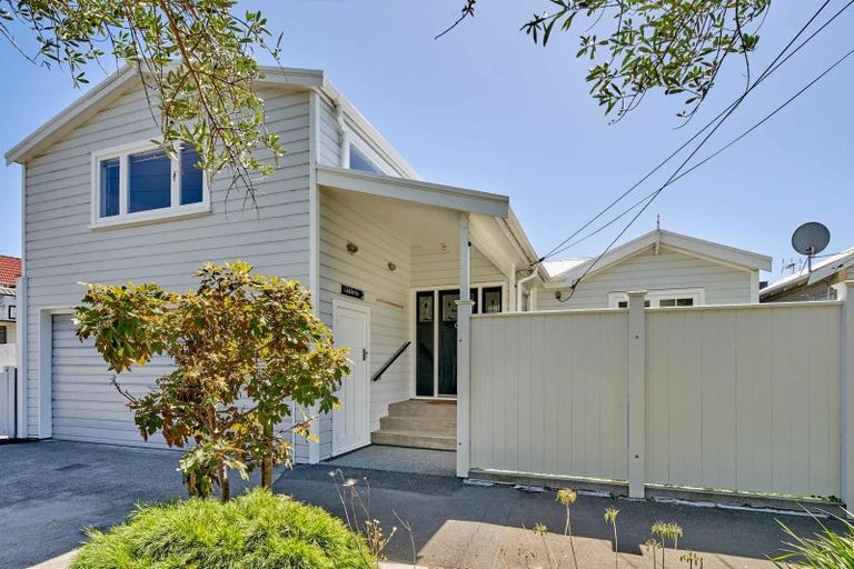 Photo of property in 386 Muritai Road, Eastbourne, Lower Hutt, 5013