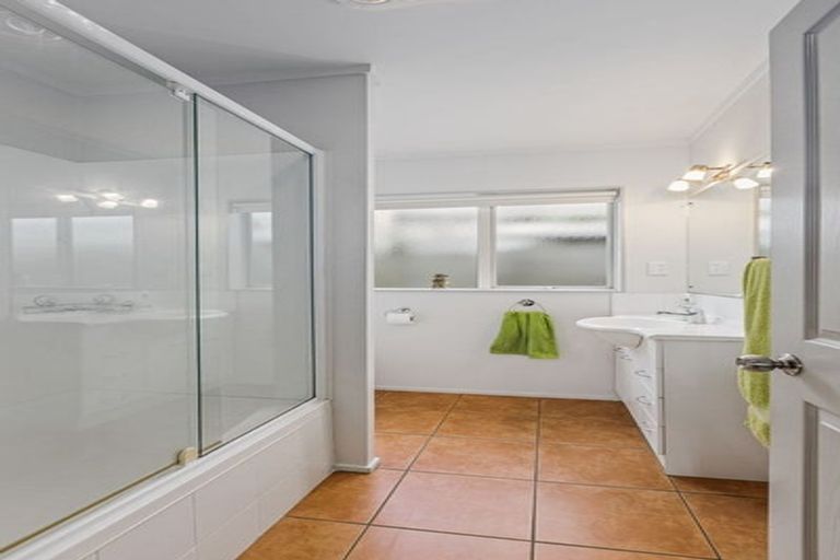 Photo of property in 2/41 Rishworth Avenue, Stanmore Bay, Whangaparaoa, 0932