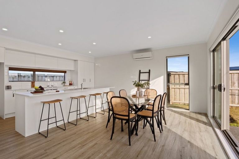 Photo of property in 33 William Dawson Crescent, Wigram, Christchurch, 8025