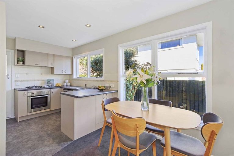 Photo of property in 2/4 Farnham Place, Ilam, Christchurch, 8041