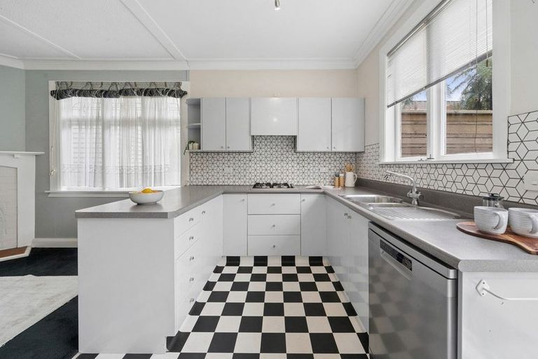 Photo of property in 21 Burrows Avenue, Karori, Wellington, 6012