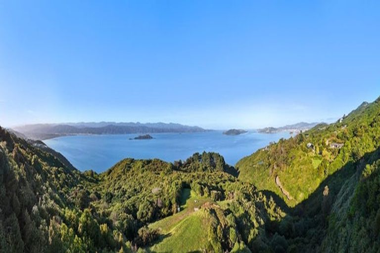 Photo of property in 221 Glanmire Road, Newlands, Wellington, 6037