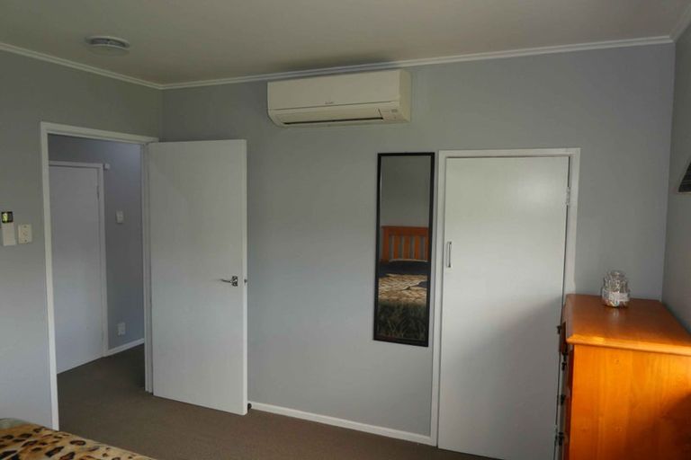 Photo of property in 25c Thornlow Street, Glendene, Auckland, 0602