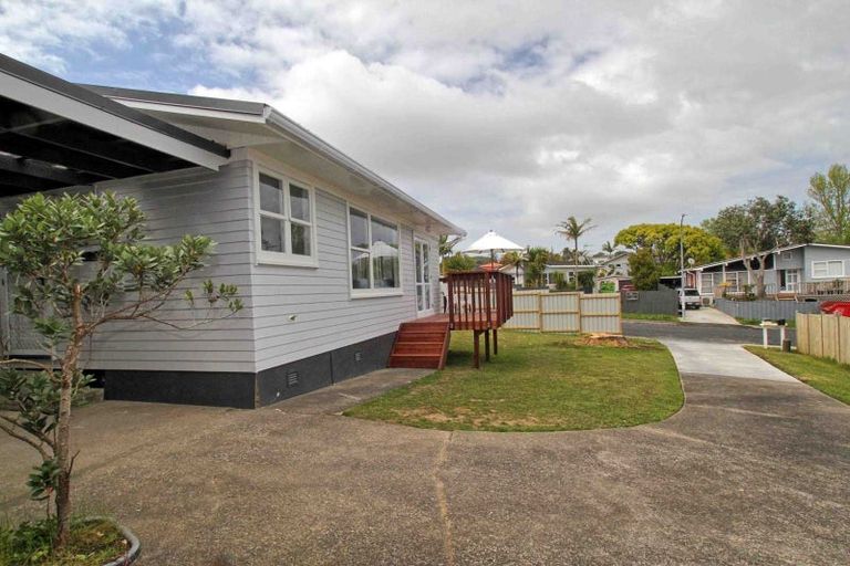 Photo of property in 1/3 Flaxdale Street, Birkdale, Auckland, 0626