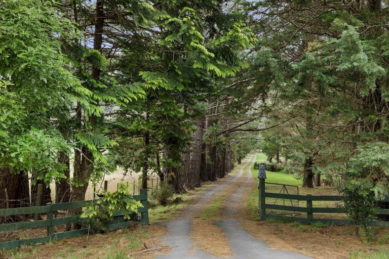 Photo of property in 84 Crowther Road, Wainuiomata, 5373