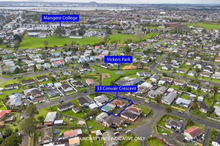 Photo of property in 33 Convair Crescent, Mangere, Auckland, 2022
