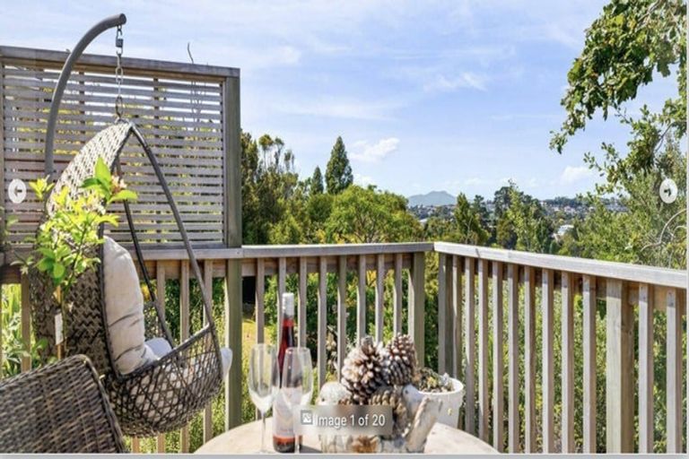 Photo of property in 2/19 Limmer Place, Browns Bay, Auckland, 0632