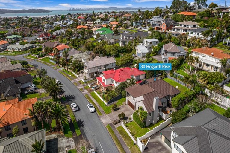 Photo of property in 30 Hogarth Rise, West Harbour, Auckland, 0618