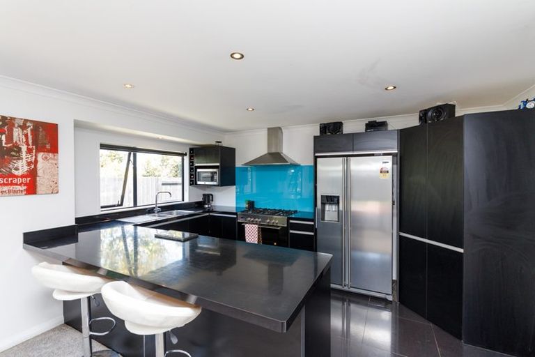 Photo of property in 5 D'urville Place, Kelvin Grove, Palmerston North, 4414