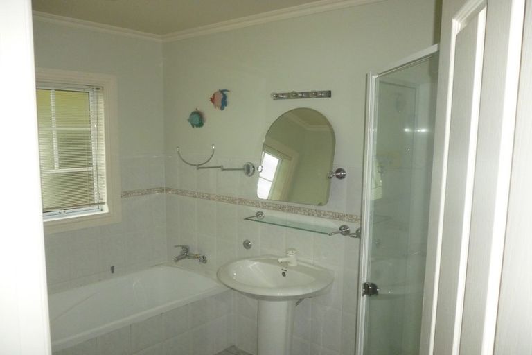 Photo of property in 11 Nielsen Gardens, Rototuna, Hamilton, 3210