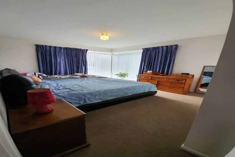 Photo of property in 28 Eglinton Street, Avondale, Christchurch, 8061