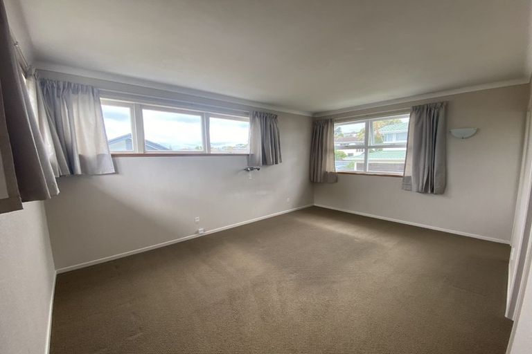 Photo of property in 294 Wairau Road, Glenfield, Auckland, 0629