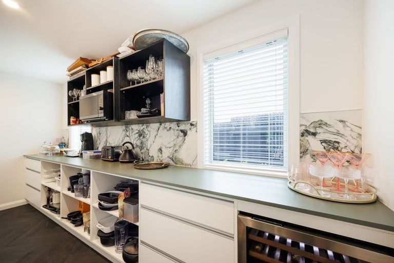 Photo of property in 6 Solitude Crescent, Kelvin Grove, 4414