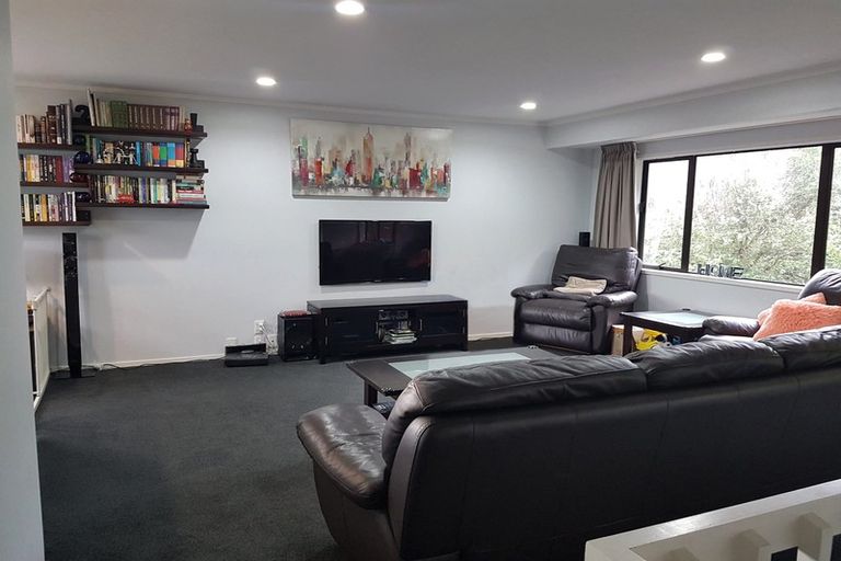 Photo of property in 2/10 Tiri View Place, Waiake, Auckland, 0630