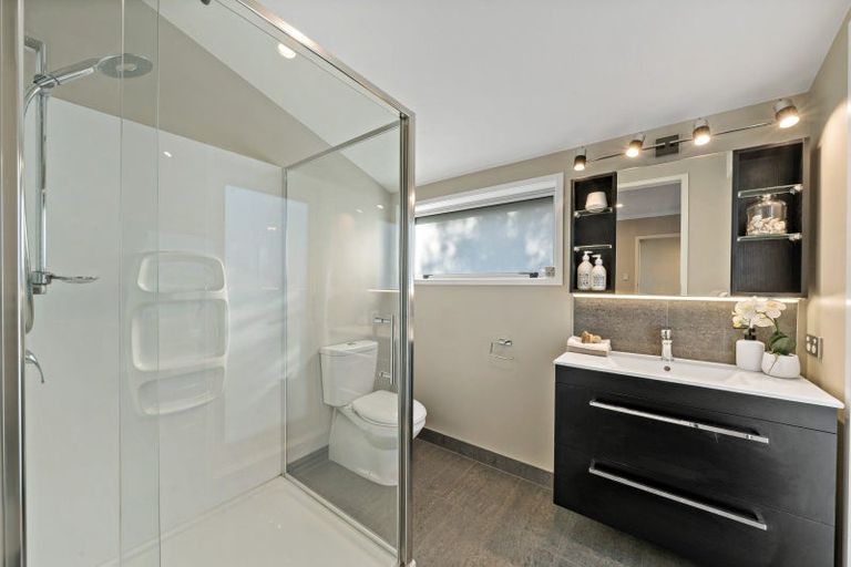 Photo of property in 13 Stallard Place, Glen Eden, Auckland, 0602